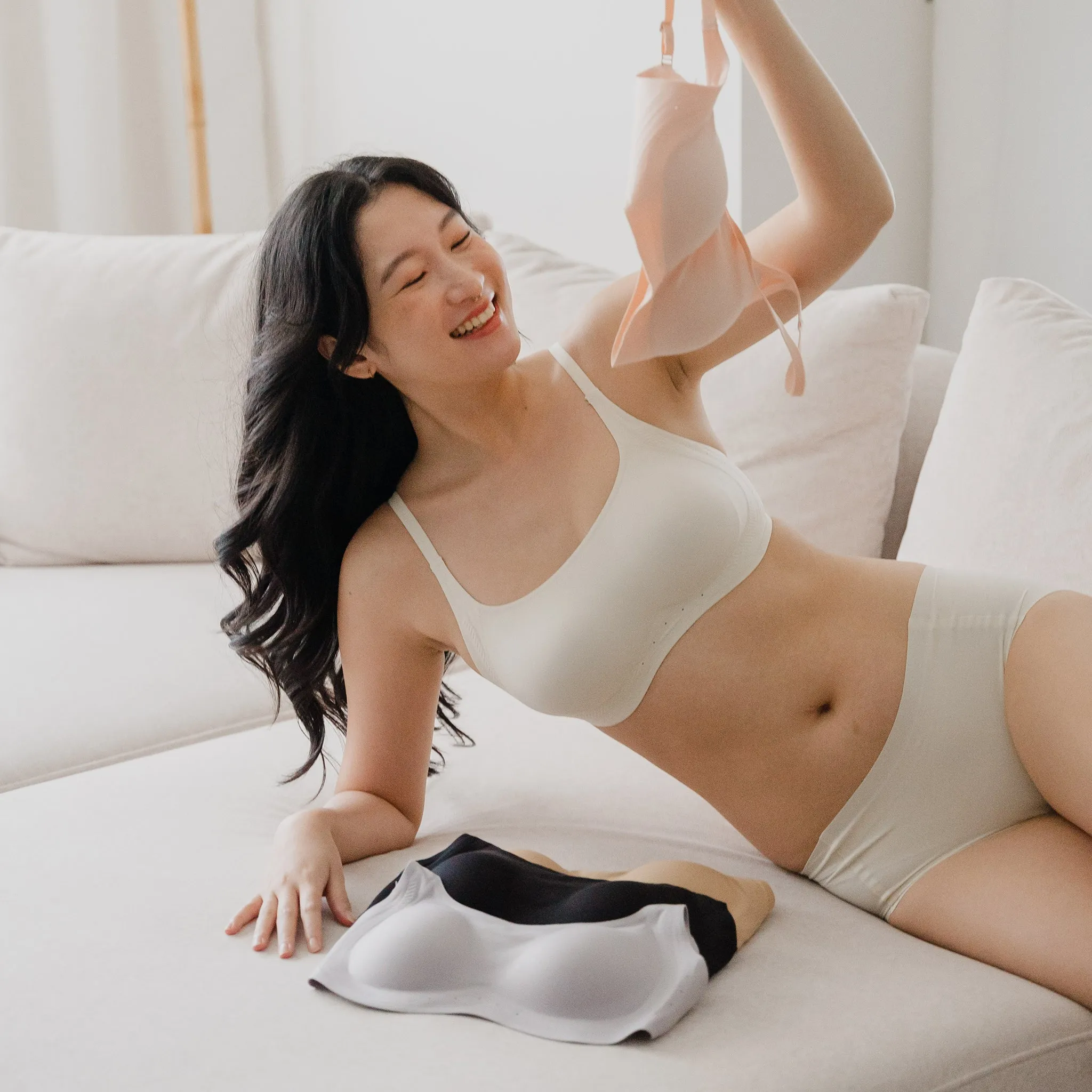 Air-Leisure! Scoop-Neck Lightly-lined Seamless Wireless Bra (Contour-fit Edition) in Soft Vanilla