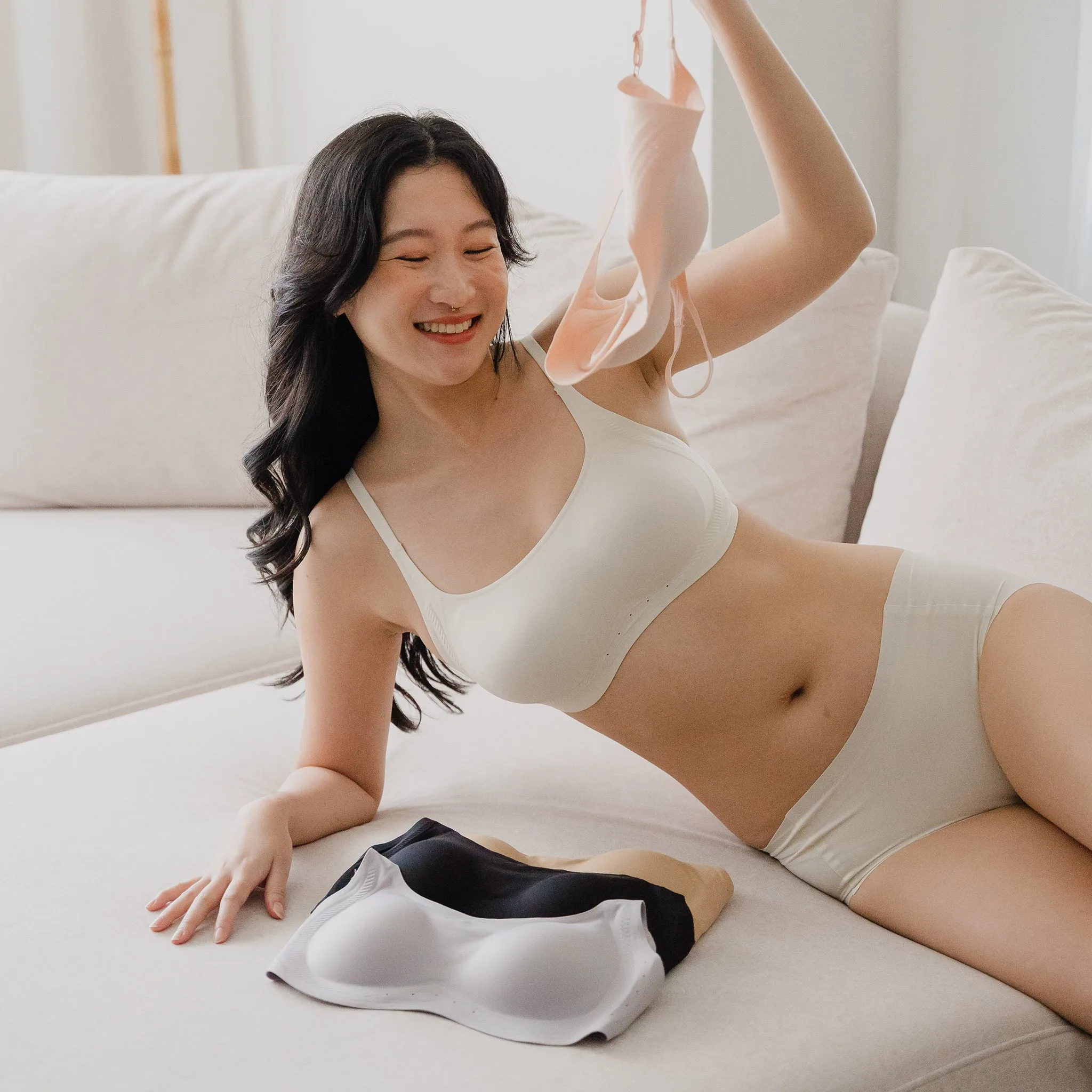 Air-Leisure! Scoop-Neck Lightly-lined Seamless Wireless Bra (Contour-fit Edition) in Soft Vanilla
