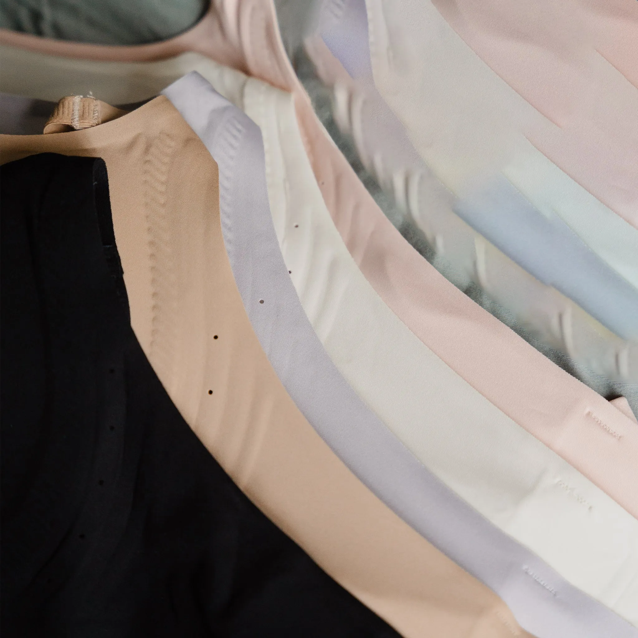 Air-Leisure! Scoop-Neck Lightly-lined Seamless Wireless Bra (Contour-fit Edition) in Soft Vanilla