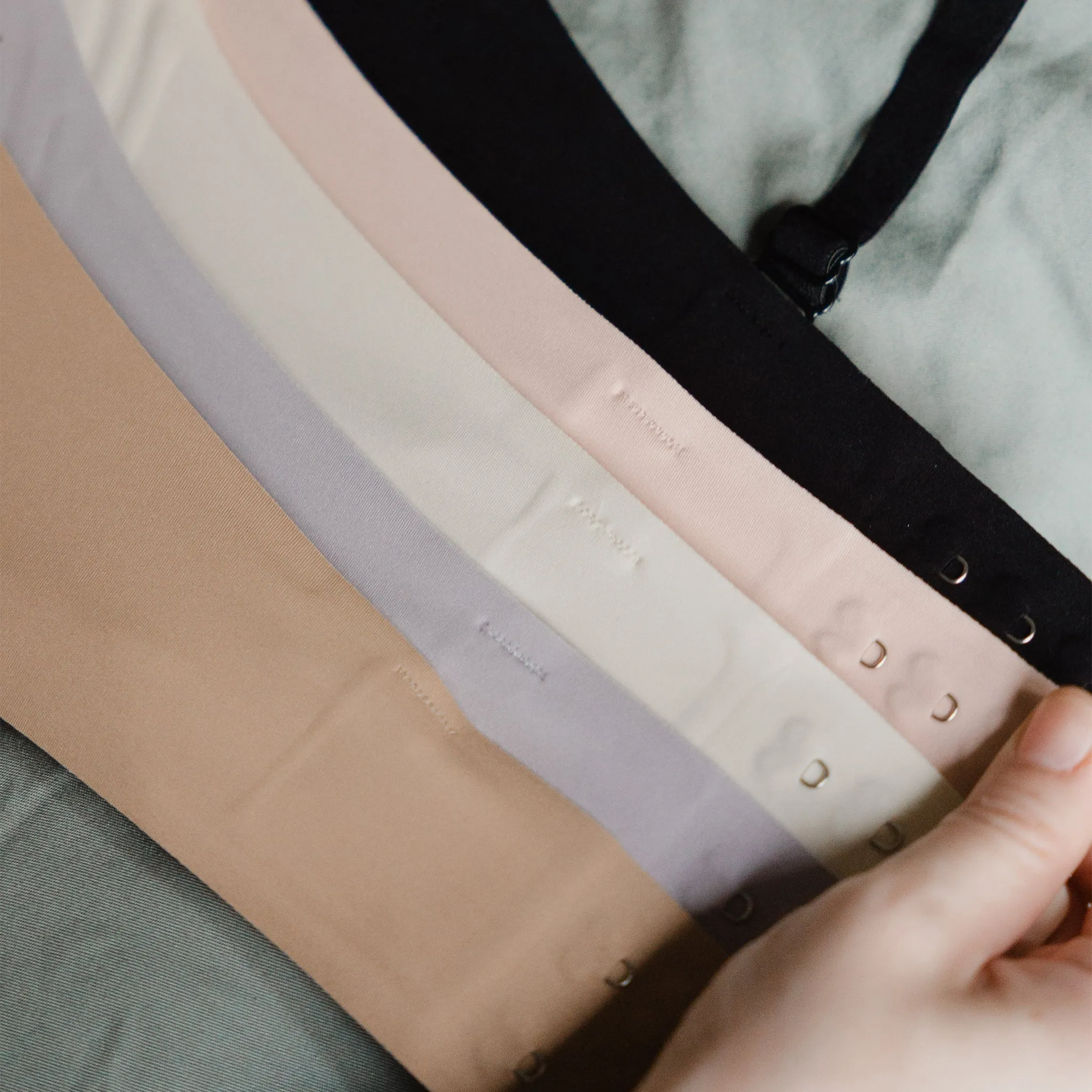 Air-Leisure! Scoop-Neck Lightly-lined Seamless Wireless Bra (Contour-fit Edition) in Soft Vanilla