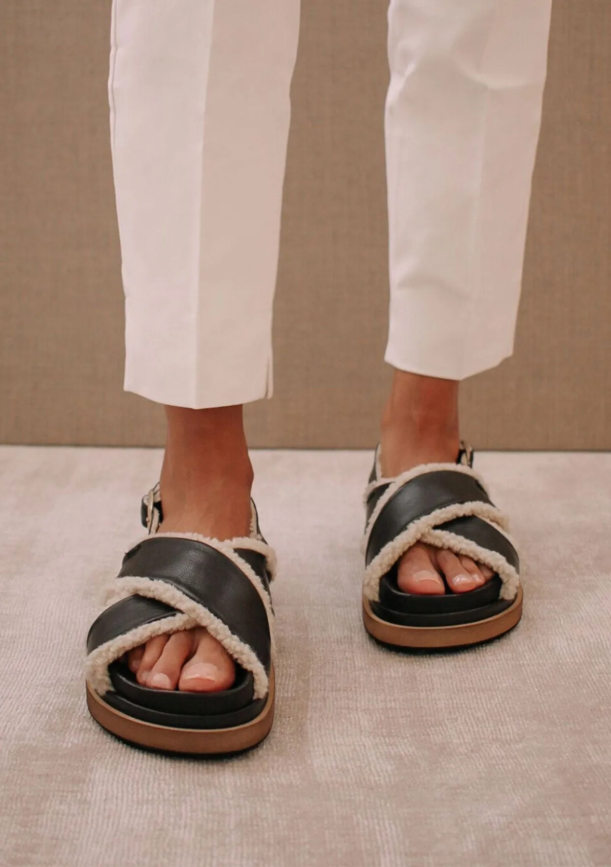 ALOHAS Marshmallow Black Leather Sandals