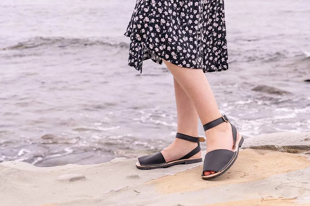 Black Ankle Pons