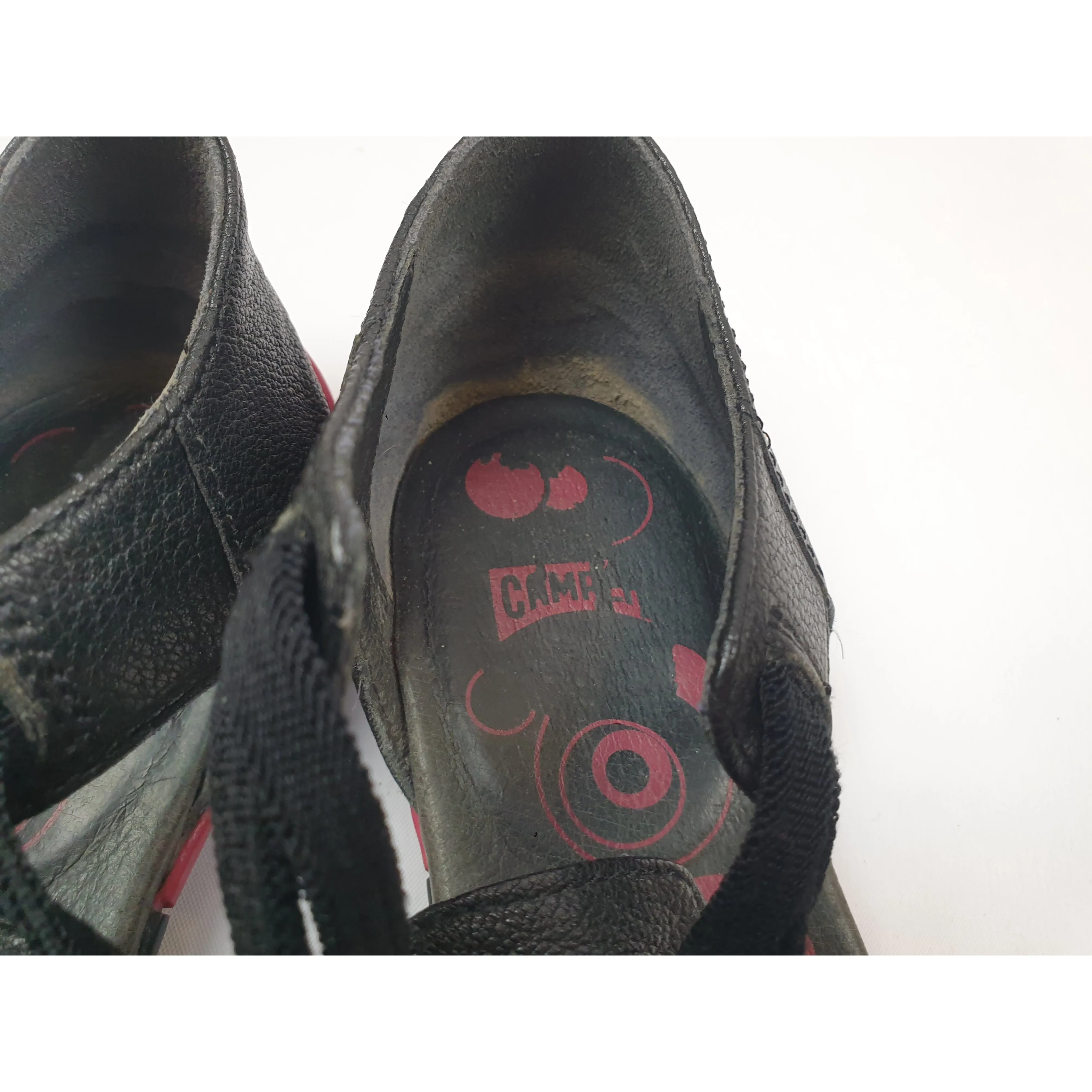 Camper black leather tee bar style sandals size 37