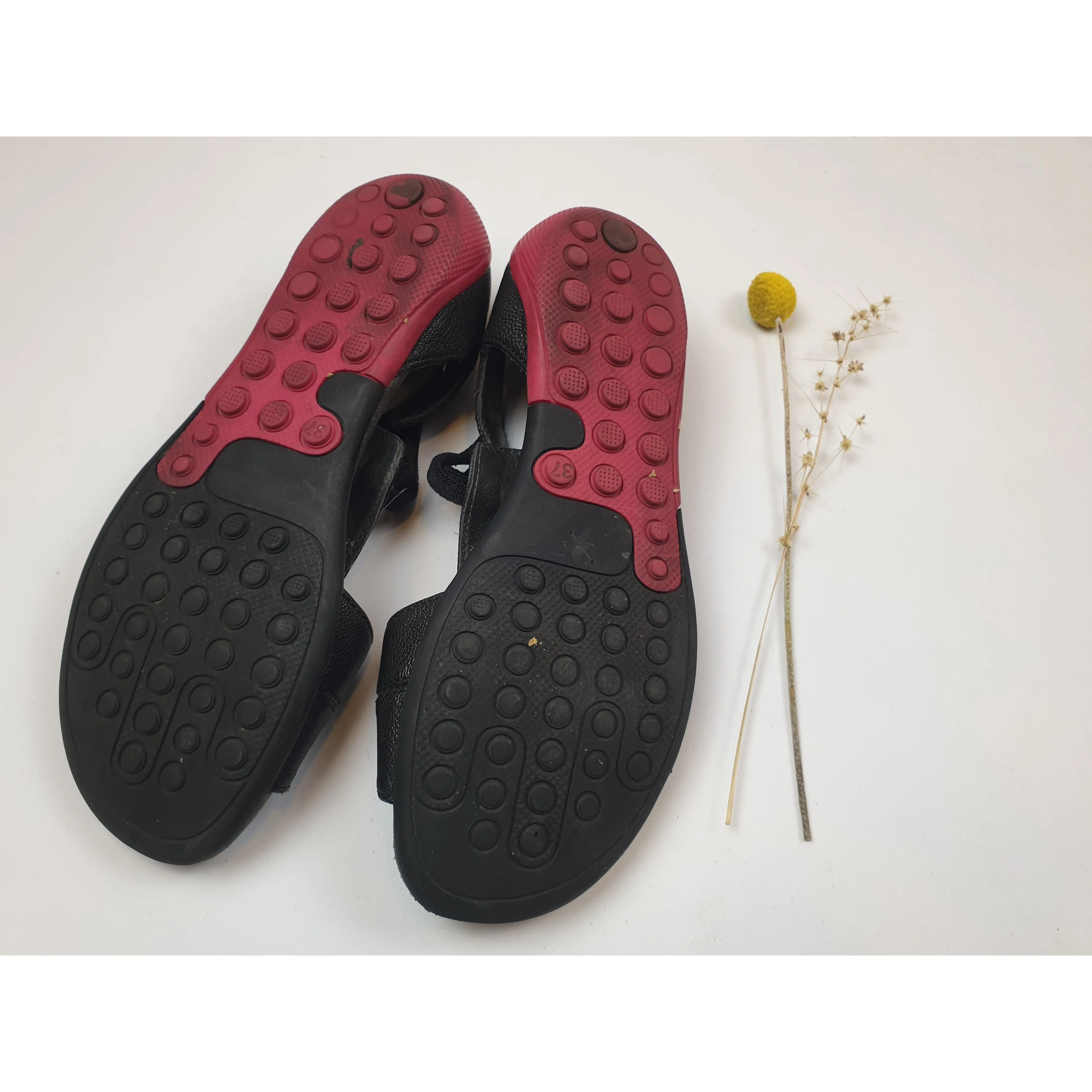 Camper black leather tee bar style sandals size 37