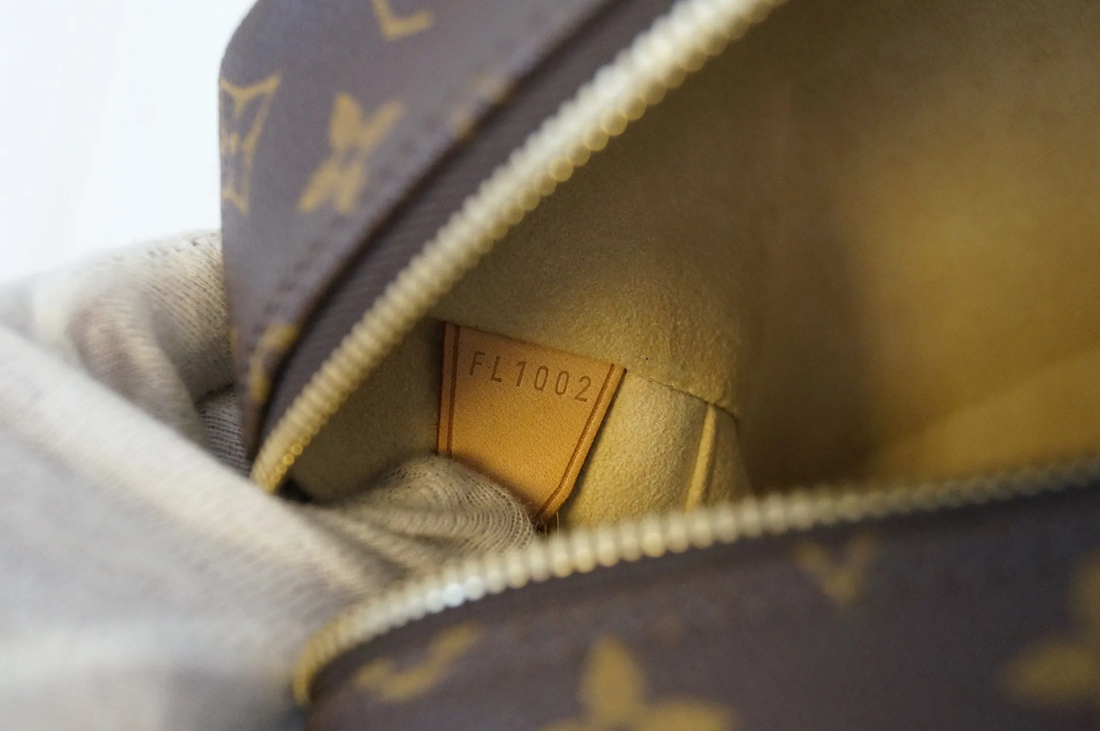 LOUIS VUITTON Monogram Cite GM Shoulder Bag