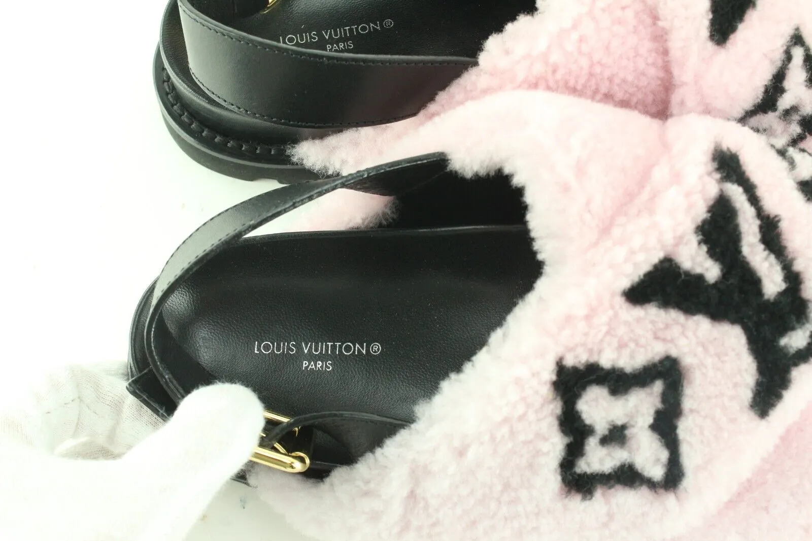 Louis Vuitton Size 39 Monogram Pink Shearling Paseo Sandals 3LV419C