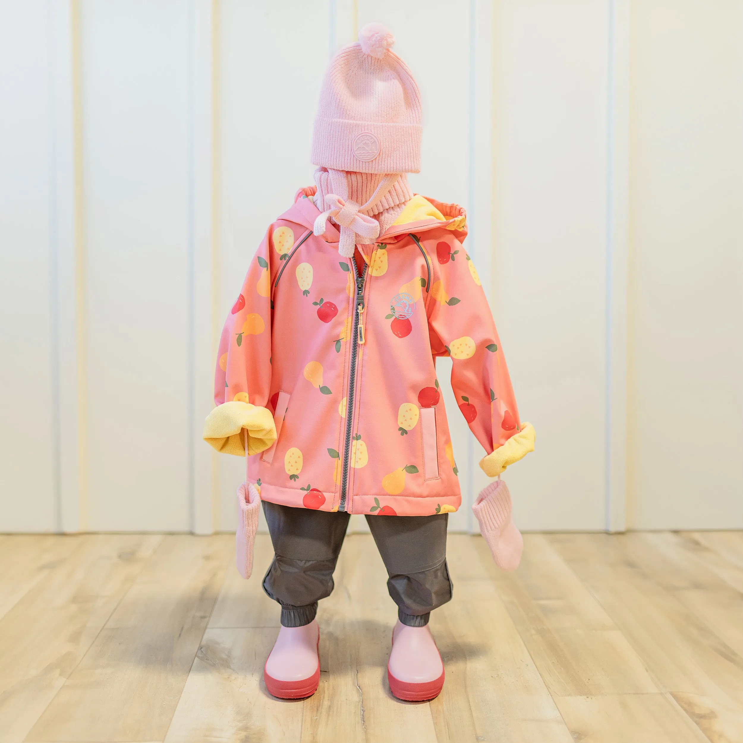 Manteau rose à coquille souple avec motif fruité, bébé || Pink soft shell coat with fruit print, baby