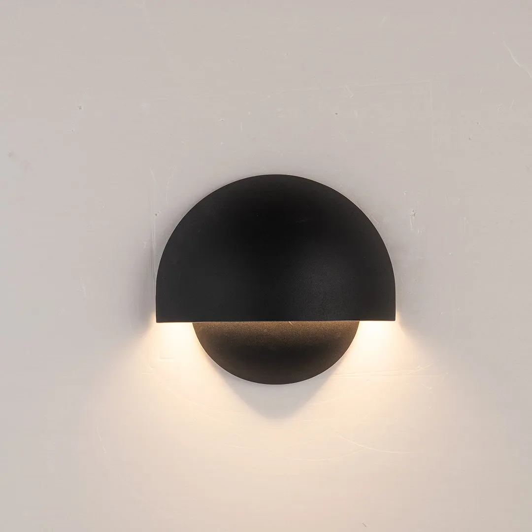 Modern LED Outdoor Wall Light – Durable Design with IP65 Protection