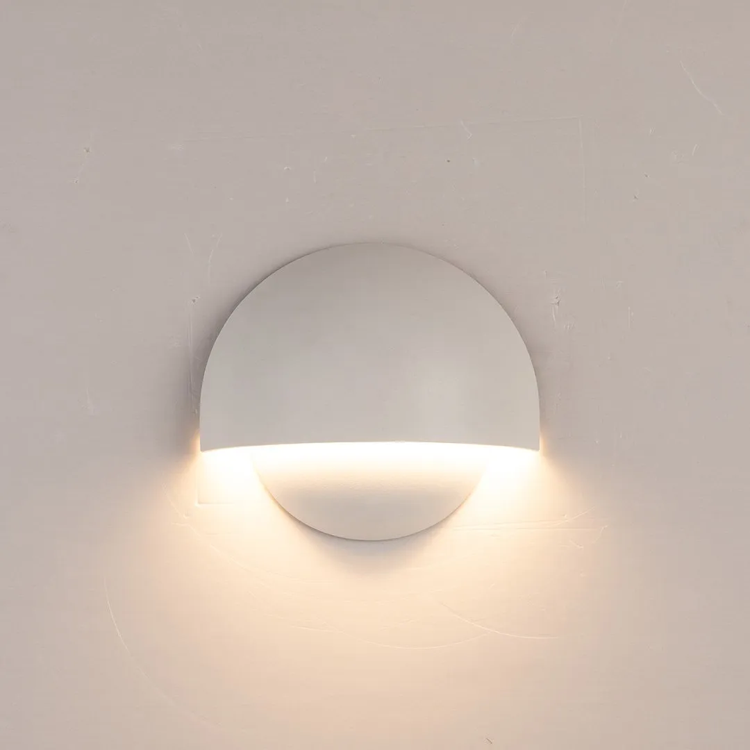 Modern LED Outdoor Wall Light – Durable Design with IP65 Protection