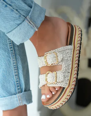 Mules Beige Brodées à Double Sangle et Plateforme Aztèque – Sophistication