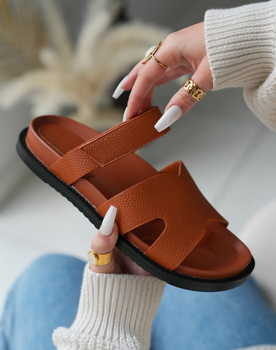 Mules Camel Grainées avec Bride Scratch – Glamour et Confortable