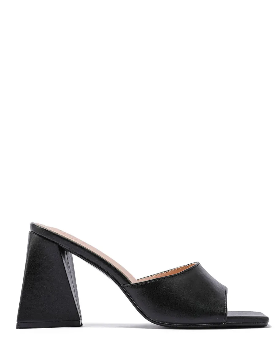 Mules noires à talon triangulaire