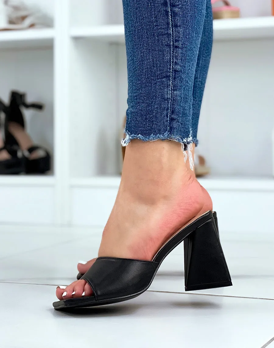 Mules noires à talon triangulaire