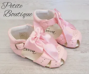 Pink bow patent sandals