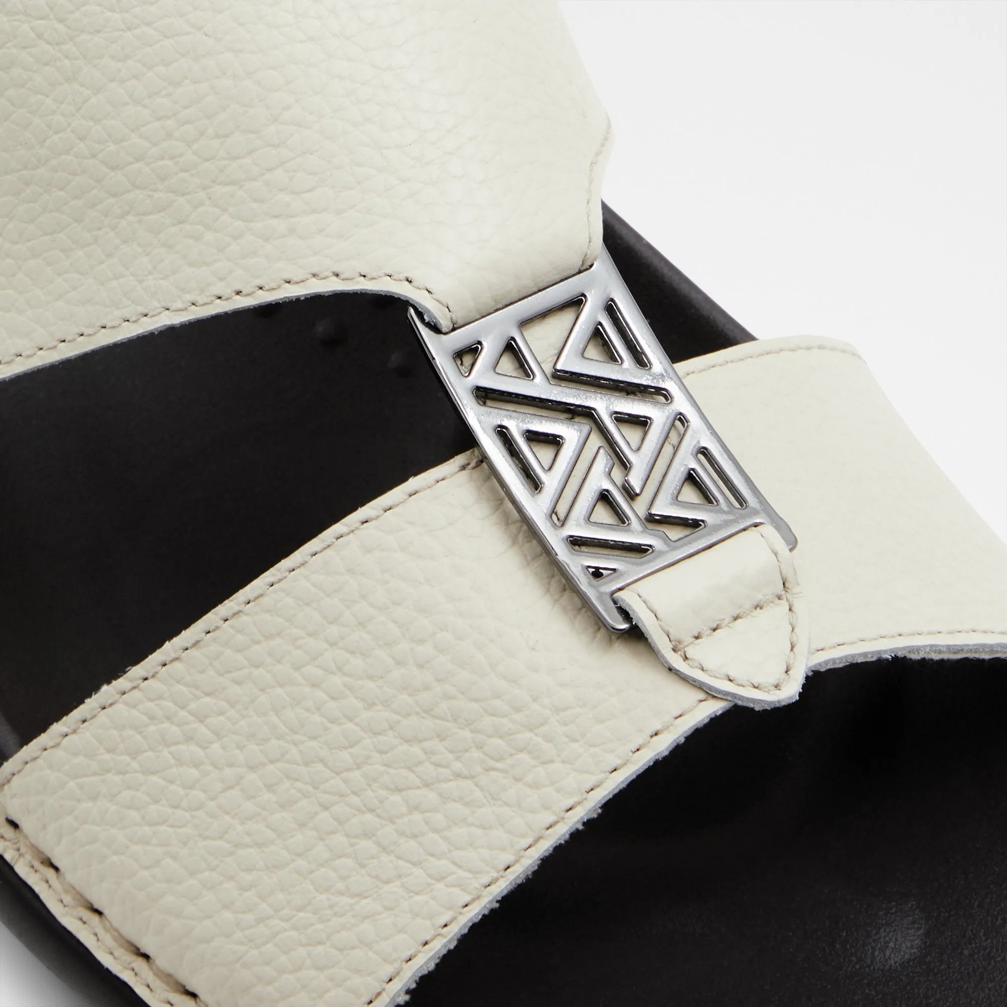Salum / Flat Sandals