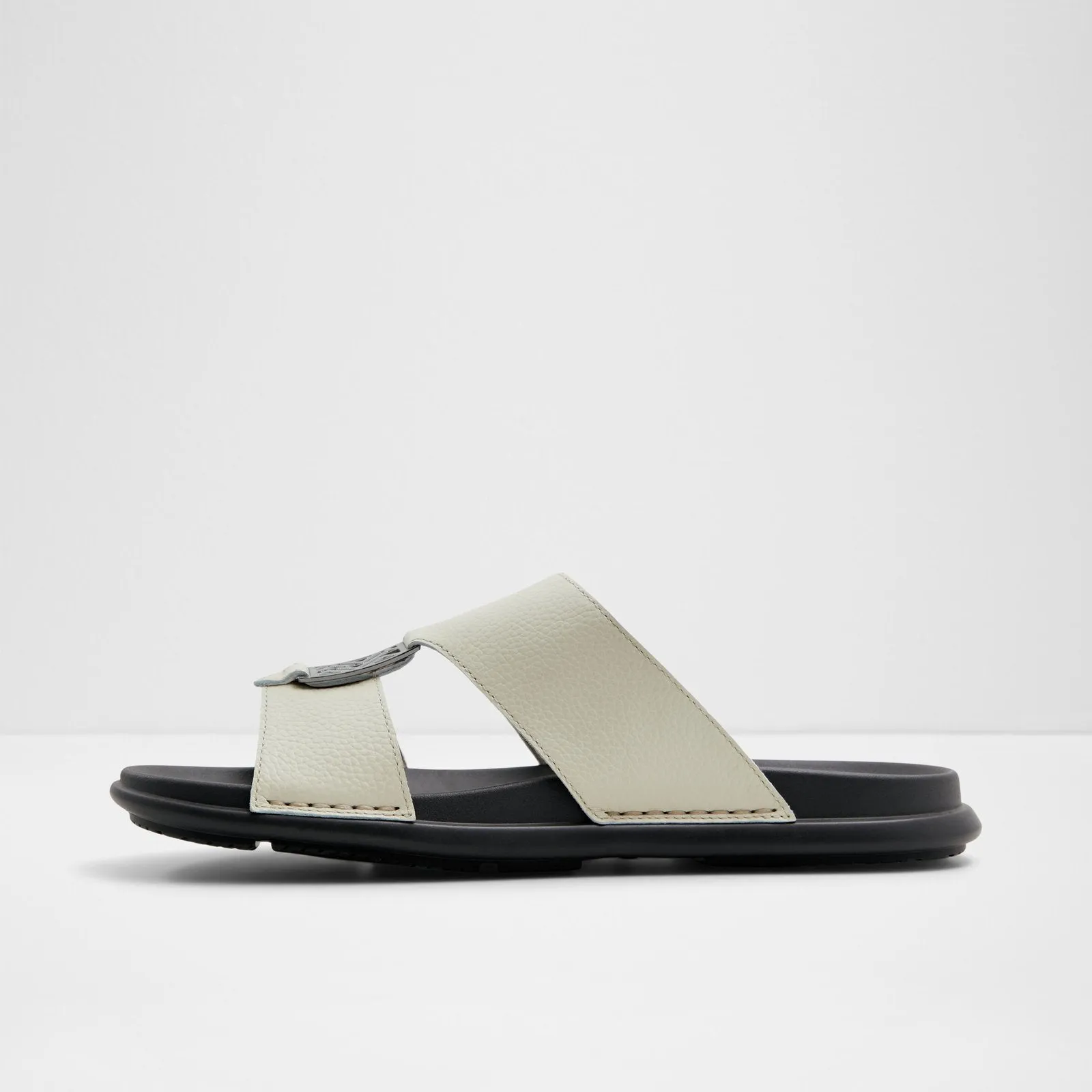 Salum / Flat Sandals