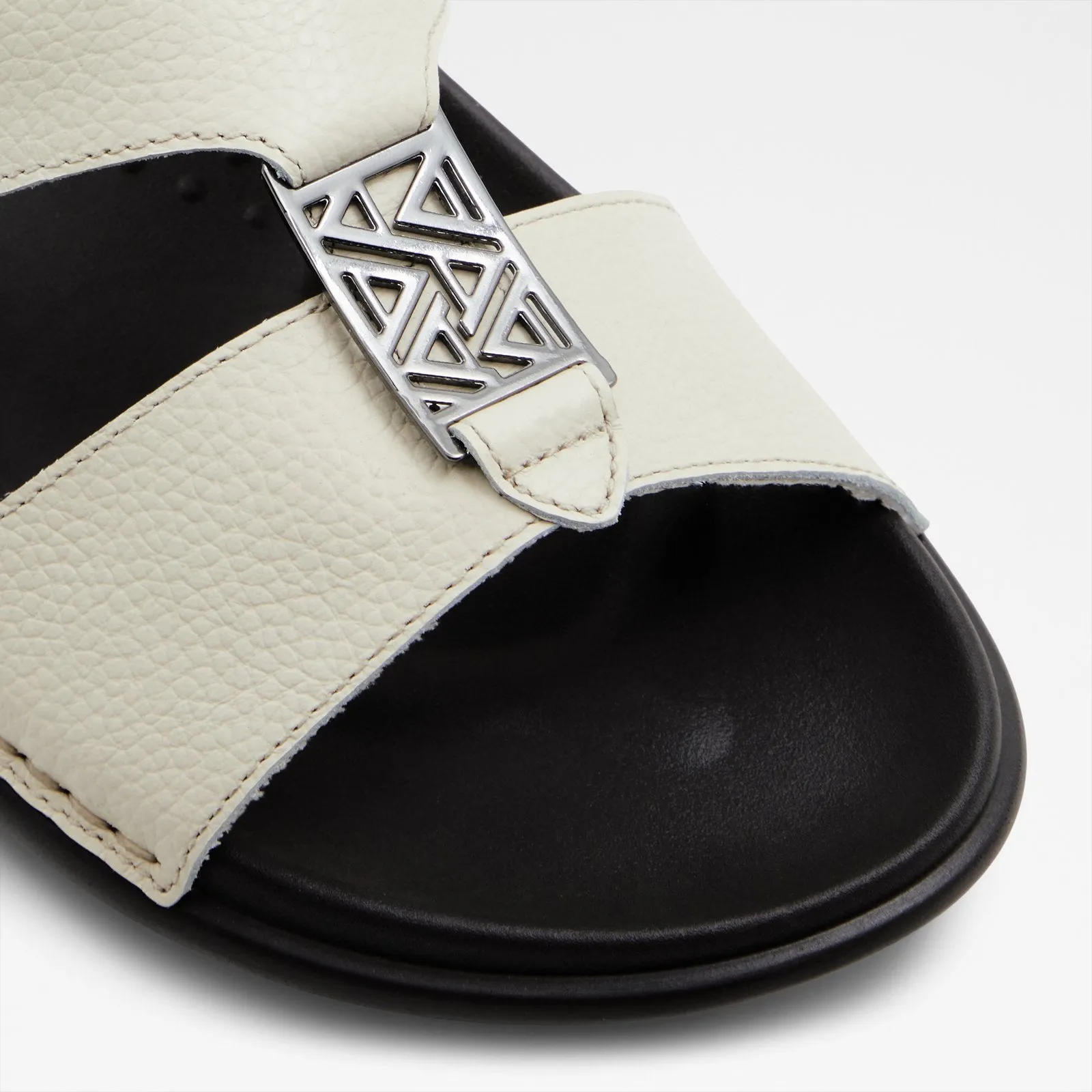 Salum / Flat Sandals