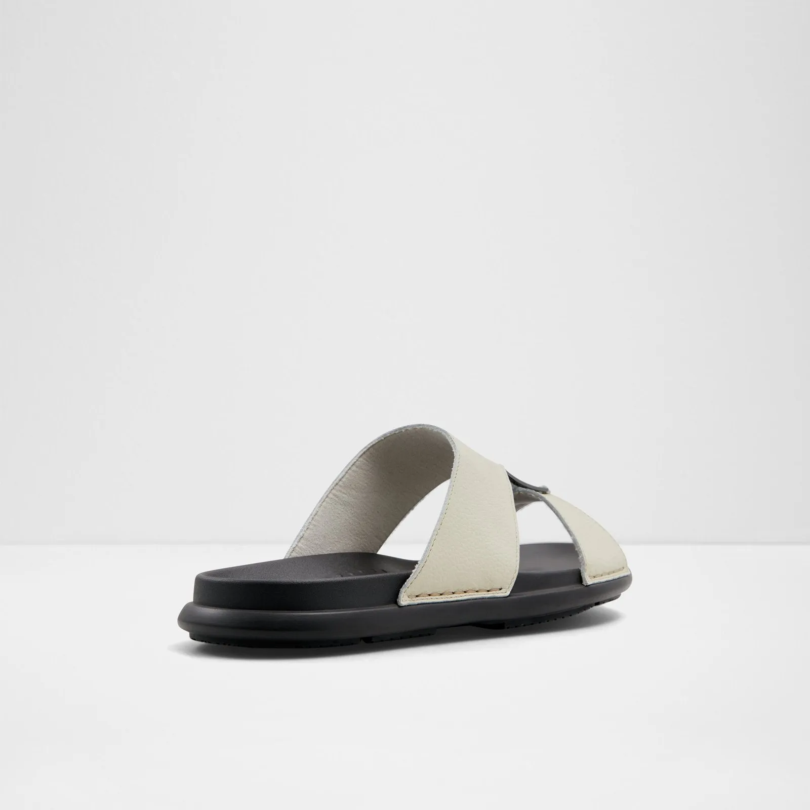 Salum / Flat Sandals