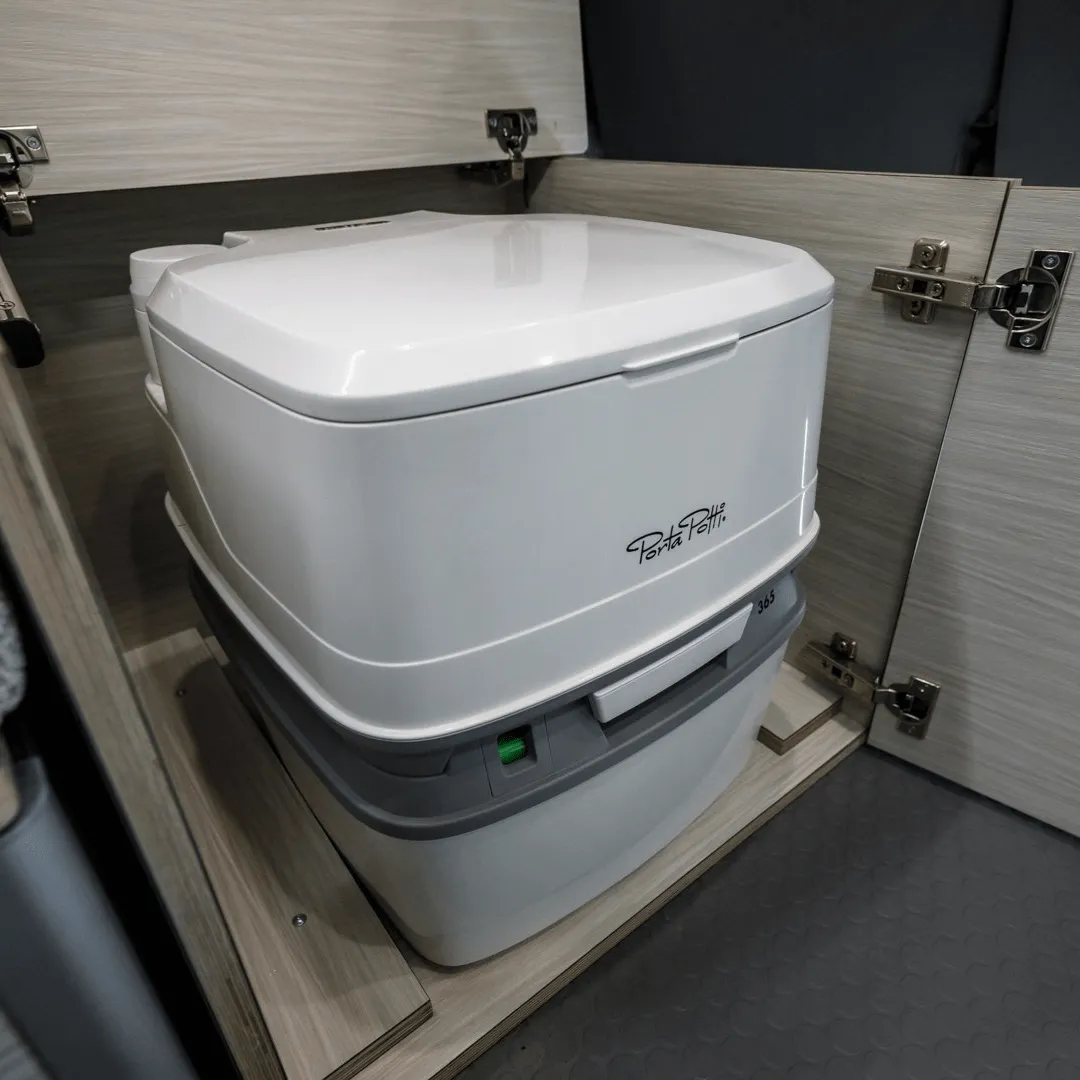 Thetford Outdoor Portable Toilet 21L Porta-Potty for Camping, Travel, indoor & Other Recreation - PORTA POTTI 165