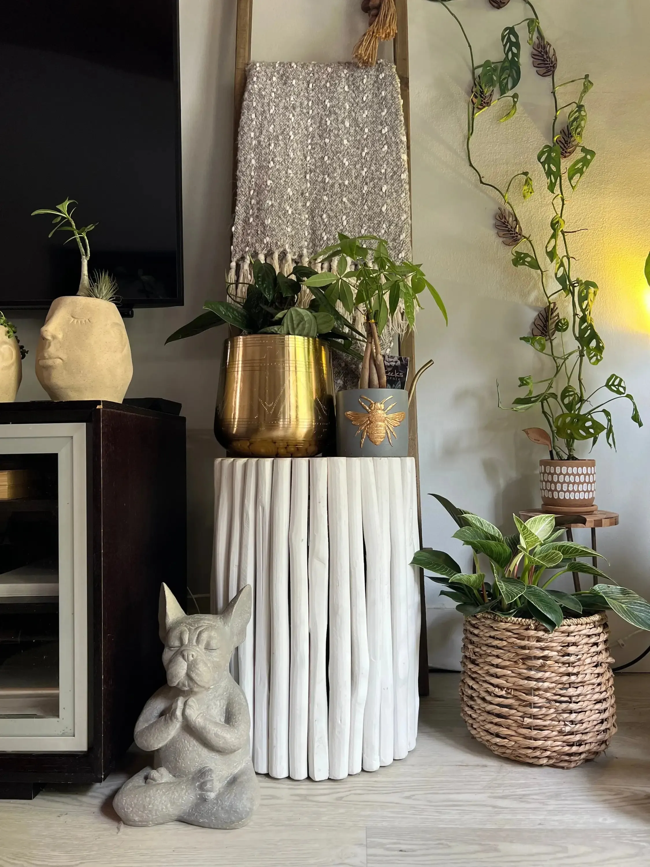 TULUM FLORAL POT PLANTER