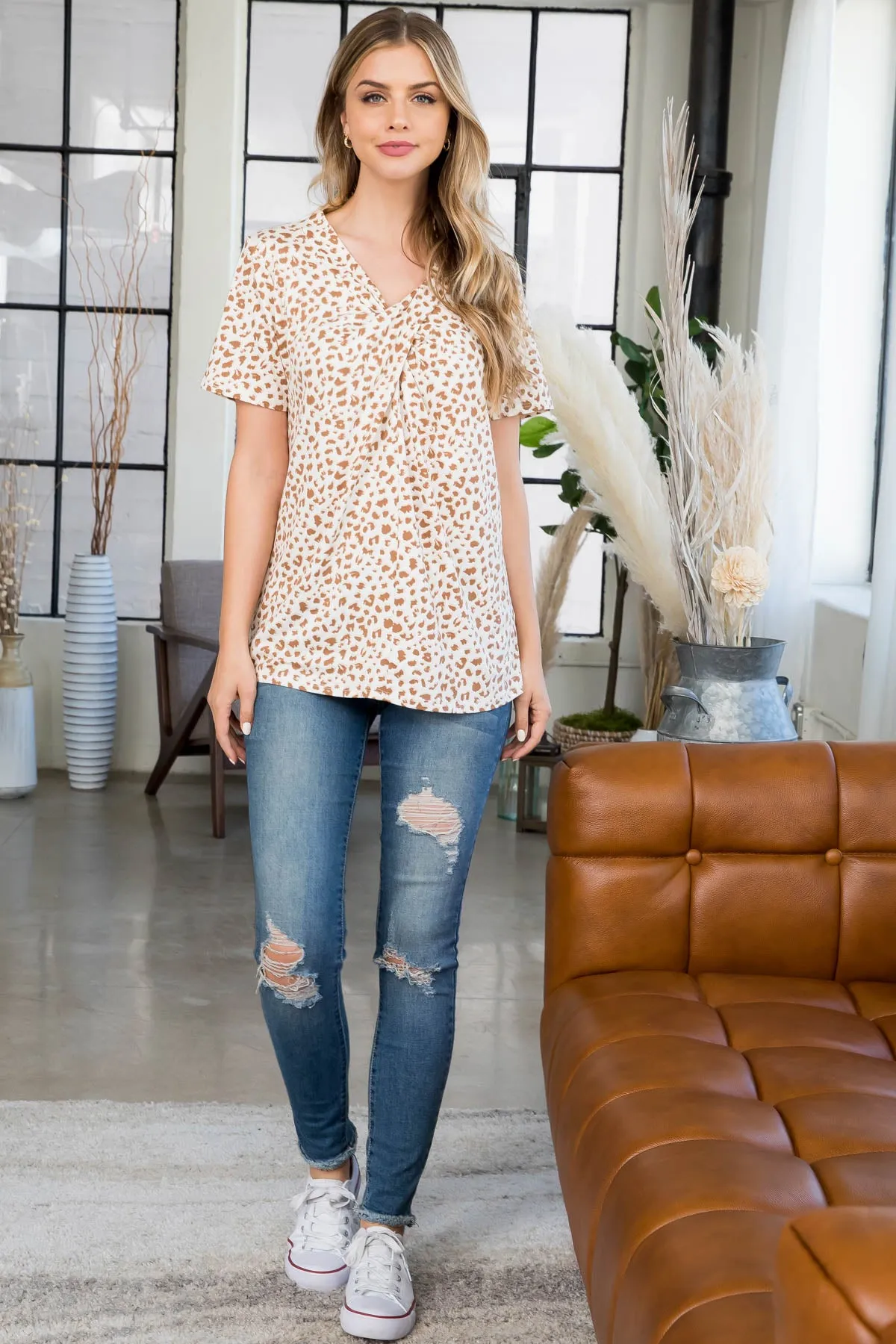 Twist Neckline Short Sleeve Leopard Top