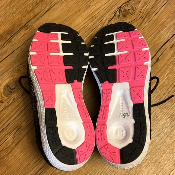 Under Armour Girls Shoes Black/Pink Size 6 New