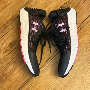 Under Armour Girls Shoes Black/Pink Size 6 New